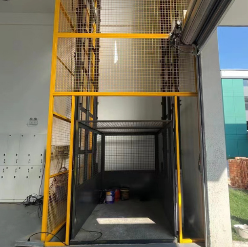 周口导轨式升降机助力物流园破解运输难题