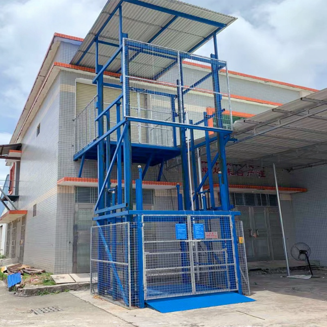周口建材厂室外升降货梯安装